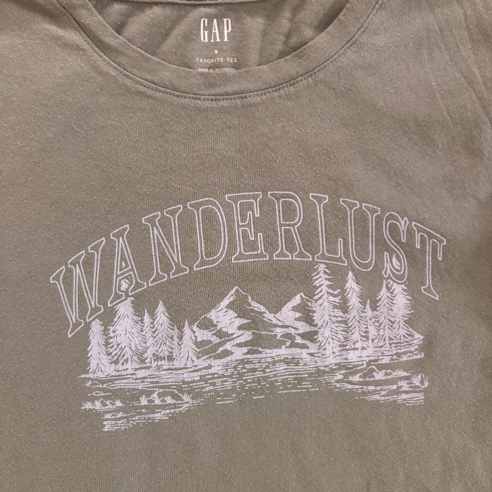 Gap small women’s t-shirt small